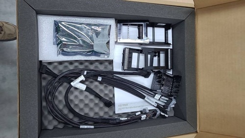 ����� ��� ������� ThinkSystem SR550_SR650 2.5'' SATA_SAS 8-Bay Backplane Kit, 7XH7A06254 ���� 2